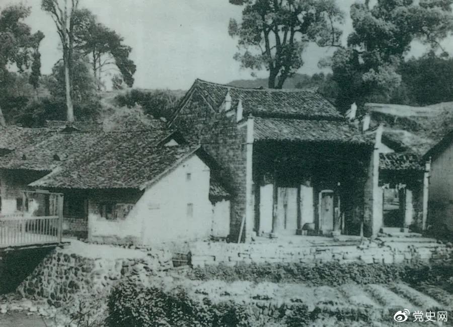 1928年5月20日,毛泽东主持召开中共湘赣边界第一次代表大会。图为会址——茅坪谢氏慎公祠。