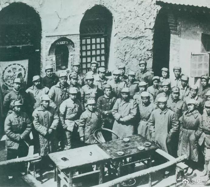 1940年2月8日,八路军政治部在山西省武乡县驻地召开太行文艺座谈会,朱德在会上讲话。