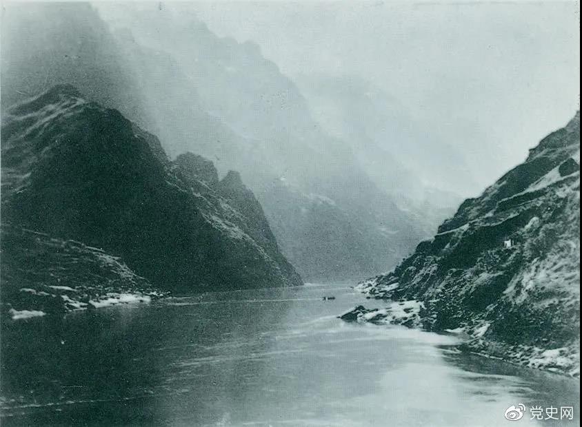 1935年3月中旬,红军三渡赤水,再次入川。随后,又出其不意地于3月21日四渡赤水,佯攻贵阳,然后又向西北方向急进。图为赤水河。
