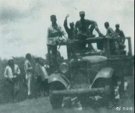 1938年3月31日,八路军129师在邯长公路的响堂铺伏击日军,这是在战斗中缴获的汽车。