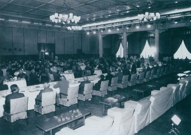 1979年1月1日,邓小平出席全国政协举行的讨论《全国人民代表大会常务委员会告台湾同胞书》座谈会,提出二十世纪八十年代要把台湾归回祖国、完成祖国统一大业提到具体日程上来。