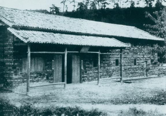 1929年1月4日至6日,毛泽东在宁冈县柏露村主持召开边界党、团特委和红四、五军军委、各县县委负责人联席会议。图为柏露会议会址。