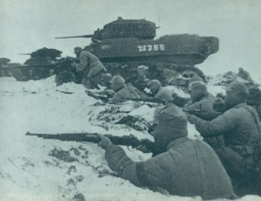 1949年1月6日,华东野战军在中原野战军配合下,对杜聿明集团发起总攻。