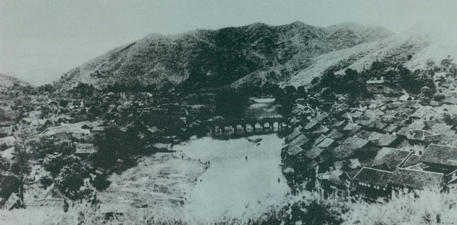 1935年1月7日,中央红军攻占黔北重镇遵义。图为遵义城。