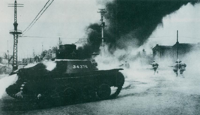 1949年1月14日,东北野战军向天津守敌发起总攻,次日下午解放天津。