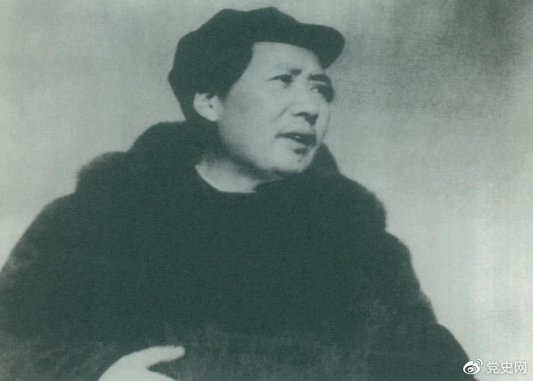1949年3月23日,毛泽东率领中共中央机关离开西柏坡前往北平。出发时,他对周恩来说,今天是进京的日子,进京赶考去。我们决不当李自成,我们都希望考个好成绩。