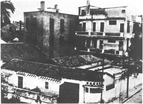 1923年6月12日至20日,中国共产党第三次全国代表大会在广州举行。出席大会的代表30多人,代表全国420名党员。大会决定共产党员以个人身份加入国民党,以实现国共合作。大会规定共产党员加入国民党时,党必须在政治上、思想上、组织上保持自己的独立性。大会选举产生中央执行委员会,中央执行委员会选举组成中央局,陈独秀为委员长。大会以后,国共合作步伐大大加快。共产党的各级组织动员党员和革命青年加入国民党,在全国范围内积极推进国民革命运动。