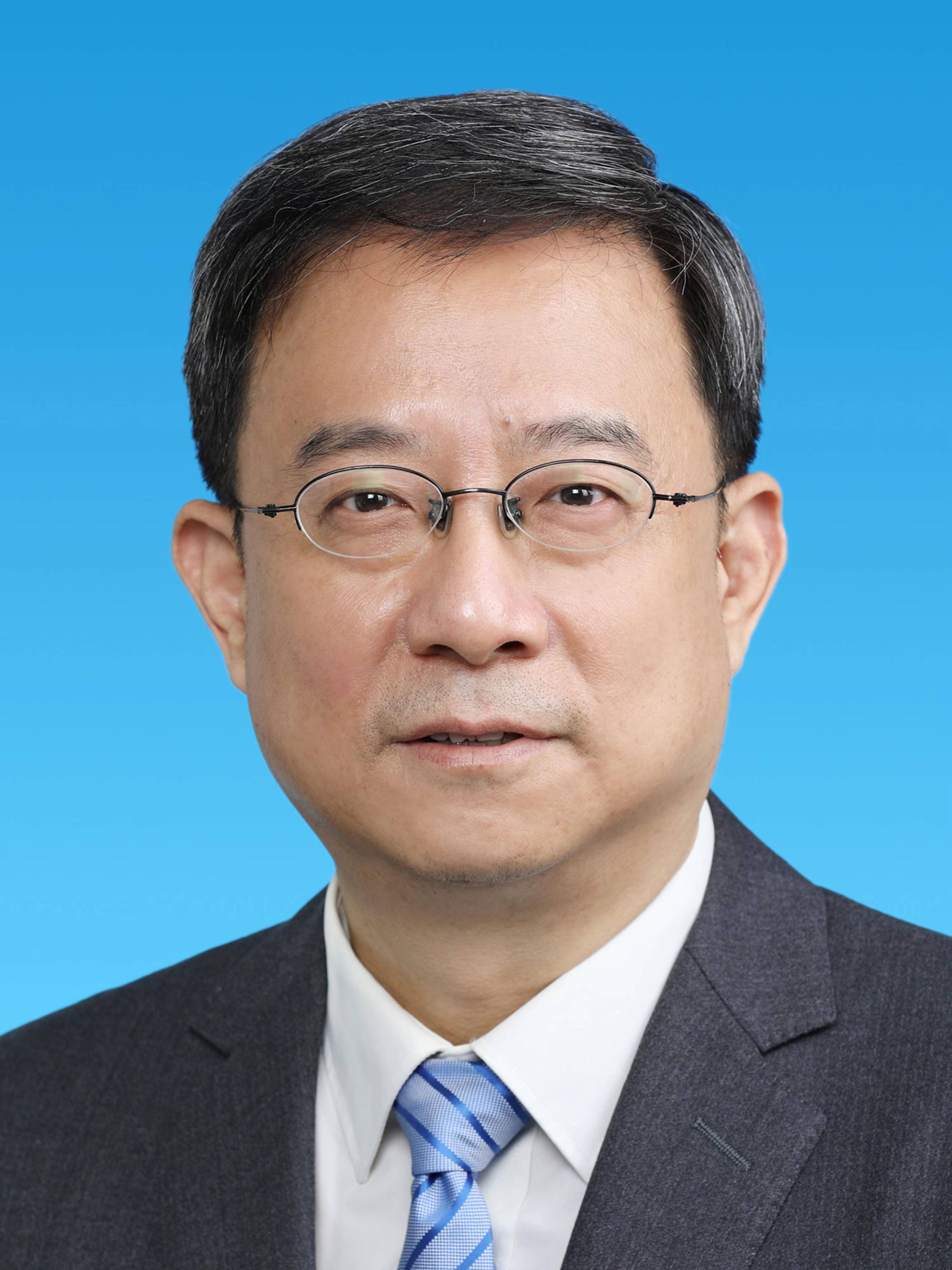 黄一兵 （中央党史和文献研究院副院长）					 	 						 	 	黄一兵，中央党史和文献研究院副院长，研究员。党的十九大代表、二十大代表。全国宣传文化系统“四个一批”人才，国家“万人计划”第一批哲学社会科学领军人才，享受国务院政府特殊津贴专家，中国中共党史学会副会长，北京市社科联副主席，中国历史研究院学术委员会委员，教育部高等学校思想政治理论课教学指导委员会副主任委员。专业研究方向是党的历史和党的思想理论，近年来主要从事习近平总书记著作编辑和习近平新时代中国特色社会主义思想研究宣传工作，先后参与编写《习近平新时代中国特色社会主义思想三十讲》《习近平新时代中国特色社会主义思想学习纲要》《习近平新时代中国特色社会主义思想学习问答》等基本理论著作；参与编写《中国共产党历史》第一卷、第二卷，《中国共产党的九十年》《中国共产党简史》《中国共产党的一百年》等党史基本著作。