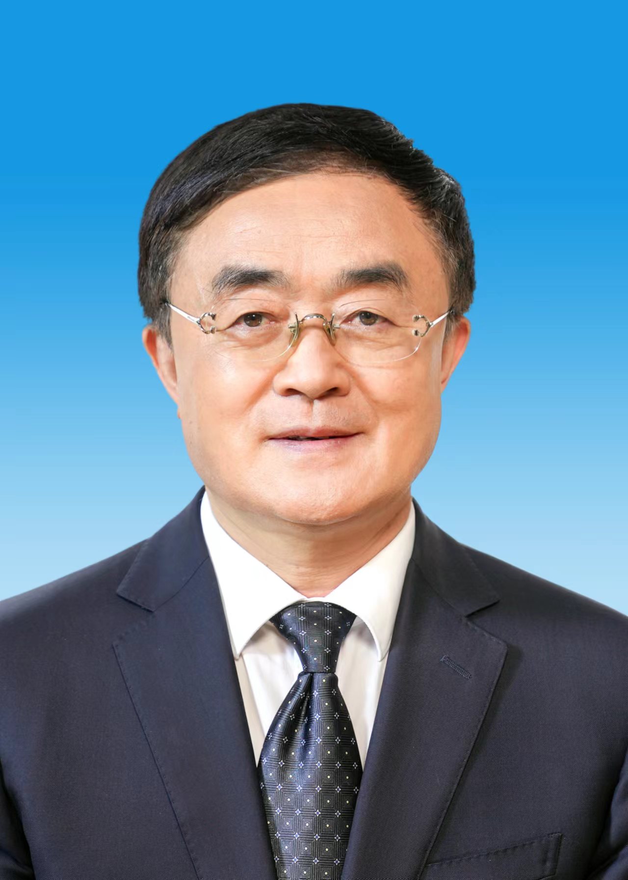 曲青山 （中央党史和文献研究院院长）曲青山，中央党史和文献研究院院长，研究员。党的十九大、二十大代表，第十九届、二十届中央委员。曾任中共青海省委常委、宣传部长，原中央党史研究室主任，第十八届中央纪委委员。中国中共党史学会会长，中央马克思主义理论研究和建设工程咨询委员会委员。长期从事党的宣传思想工作和党史党建等方面的研究，长期致力于党史基本著作的编写工作。主持编辑出版《习近平经济文选》第一卷、《习近平生态文明文选》第一卷、《习近平法治文选》第一卷、《习近平外交文选》第一卷和第二卷、《习近平党建文选》第一卷和第二卷、习近平总书记《论党的自我革命》《论坚持全面深化改革》第一卷和第二卷、《习近平新时代中国特色社会主义思想专题摘编》《习近平关于全面从严治党论述摘编( 2021年版)》等50多部专题文选、专题文集、论述摘编、专题论述摘编，参与编辑出版《习近平著作选读》第一卷和第二卷、《习近平谈治国理政》第三卷至第五卷等综合文集。主持编辑出版《十九大以来重要文献选编》上册、中册、下册，《二十大以来重要文献选编》上册等党和国家重要文献。主持编写《中国共产党一百年大事记》《改革开放四十年大事记》《中华人民共和国大事记（1949年10月—2019年9月）》《全面建成小康社会大事记》《马克思主义中国化一百年大事记（1921－2021年）》。参与和主持《中国共产党历史》第二卷、《中国共产党的九十年》的编写、修订、定稿工作，主持编写《中国共产党简史》初稿工作，主持编写出版《中国共产党的一百年》《中国共产党编年史》（新民主主义革命时期）、《中国共产党历史》第三卷上册。主编大型系列丛书《中国改革开放全景录》。参与党的十八届六中全会、党的十九大、十九届六中全会、党的二十大、二十届三中全会文件起草和十九大、二十大党章修改工作。主要著作有《共产党执政规律研究》《新时代在党史新中国史上的重要地位和意义》《中国共产党百年历史经验》《从五个维度认识把握“两个确立”》《曲青山党史论集》（上卷、下卷）《曲青山论文精选》（上卷、下卷）等，撰写发表《中国共产党百年辉煌》《中国共产党百年历史与历史主动》《从哲学高度认识把握“两个确立”的决定性意义》《发扬伟大的历史主动精神》等400余篇学术研究和理论宣传文章。