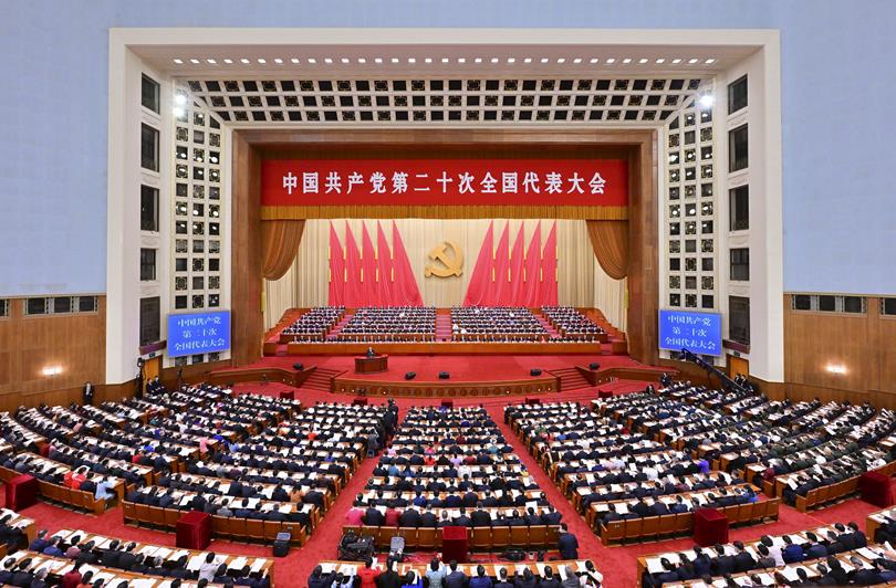 2022年10月16日至22日,中国共产党第二十次全国代表大会举行。大会正式代表2296人,特邀代表83人,代表全国9600多万党员。大会通过的报告《高举中国特色社会主义伟大旗帜,为全面建设社会主义现代化国家而团结奋斗》提出,中国共产党的中心任务就是团结带领全国各族人民全面建成社会主义现代化强国、实现第二个百年奋斗目标,以中国式现代化全面推进中华民族伟大复兴。大会在政治上、理论上、实践上取得一系列重大成果,就新时代新征程党和国家事业发展制定了大政方针和战略部署,是中国共产党团结带领人民全面建设社会主义现代化国家、全面推进中华民族伟大复兴的政治宣言和行动纲领。