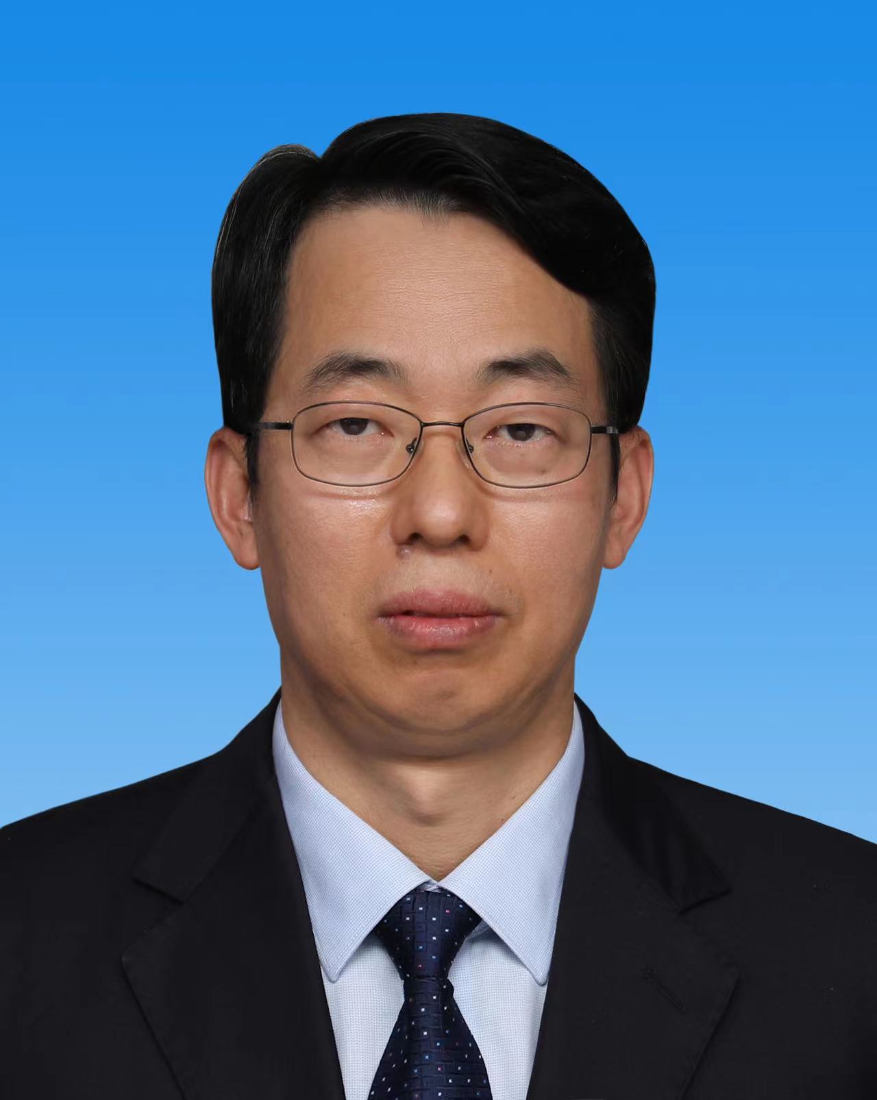 季正聚 （中央党史和文献研究院副院长、中央编译局局长）季正聚，中央党史和文献研究院副院长、中央编译局局长，研究员。全国宣传文化系统“四个一批”人才，高层次人才特殊支持计划哲学社会科学领军人才，享受国务院政府特殊津贴。担任国家社科基金学科评审组专家，国家教材专业委员会委员。长期从事马克思主义基本理论、国际共产主义运动史和世界社会主义、马克思主义发展史、党的建设、中国特色社会主义等方面的研究工作。先后出版《列宁传》《国家至要——当代国家政治安全新论》《当代世界与社会主义前沿学术对话》《中国共产党党内民主理论与实践研究》等著作，曾主持多项国家社科基金、马克思主义理论研究和建设工程重大项目。公开发表理论文章百余篇，30多篇被《新华文摘》《人大复印报刊资料》等转载，两项作品荣获中国新闻奖。