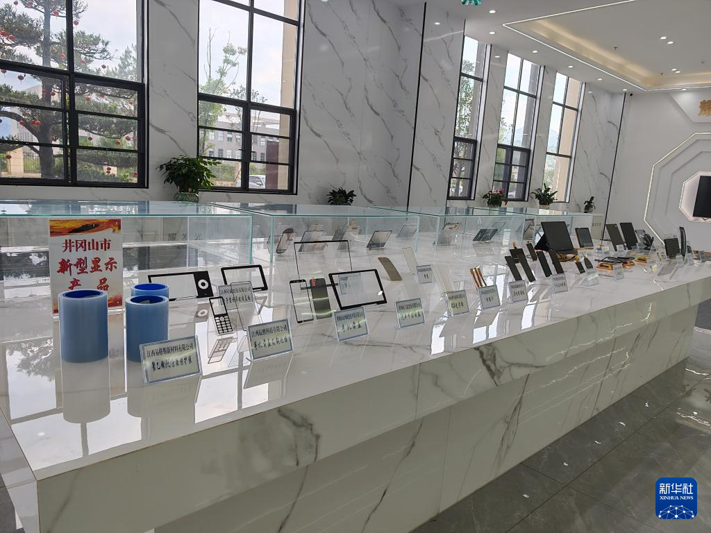 这是江西省井冈山市生产的新型显示产品(2026年5月25日摄)。新华社记者 闵尊涛 摄