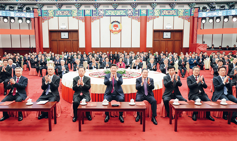 2023年12月29日,全国政协在北京举行新年茶话会。党和国家领导人习近平、李强、赵乐际、王沪宁、蔡奇、丁薛祥、李希、韩正出席茶话会并观看演出。 新华社记者 鞠鹏/摄