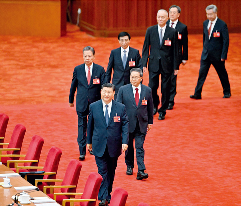中国共产党第二十届中央委员会第三次全体会议,于2024年7月15日至18日在北京举行。这是习近平、李强、赵乐际、王沪宁、蔡奇、丁薛祥、李希等步入会场。 新华社记者 岳月伟/摄