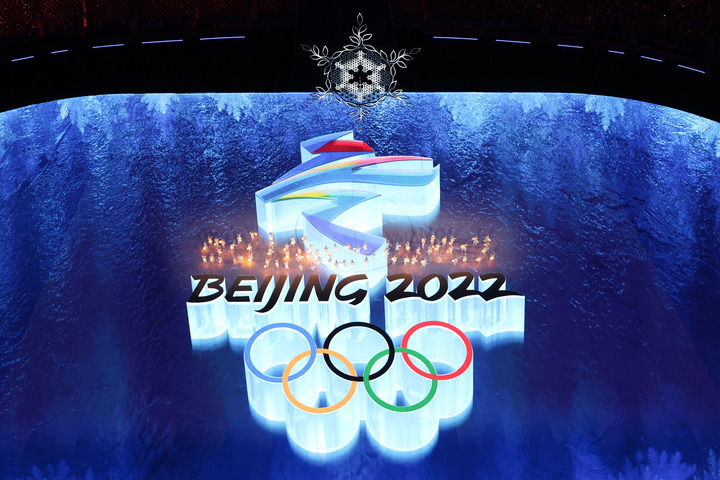 2022年2月20日晚,北京第二十四届冬季奥林匹克运动会闭幕式在国家体育场举行。这是开场“点亮”环节。 新华社记者 徐子鉴 摄